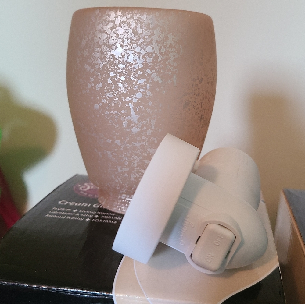 Scentsy Nightlight Warmer- plus tabletop base!